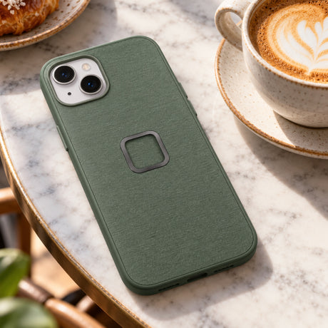Peak Design Everyday Case iPhone 15 Plus – Sage – fotografie ilustrativă (AI)