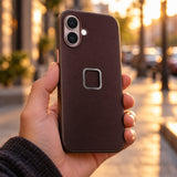 Peak Design Everyday Case – iPhone 16 Plus – Eclipse – illustrative photo (AI)
