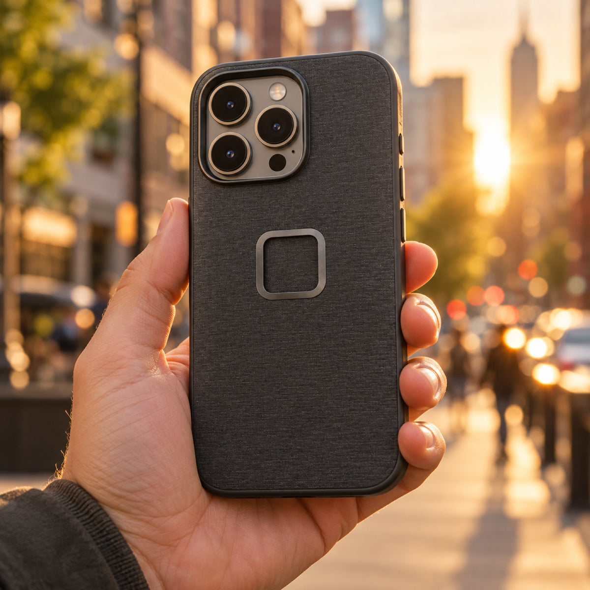 Peak Design Everyday Case iPhone 16 Pro – Charcoal – fotografie ilustrativă (AI)