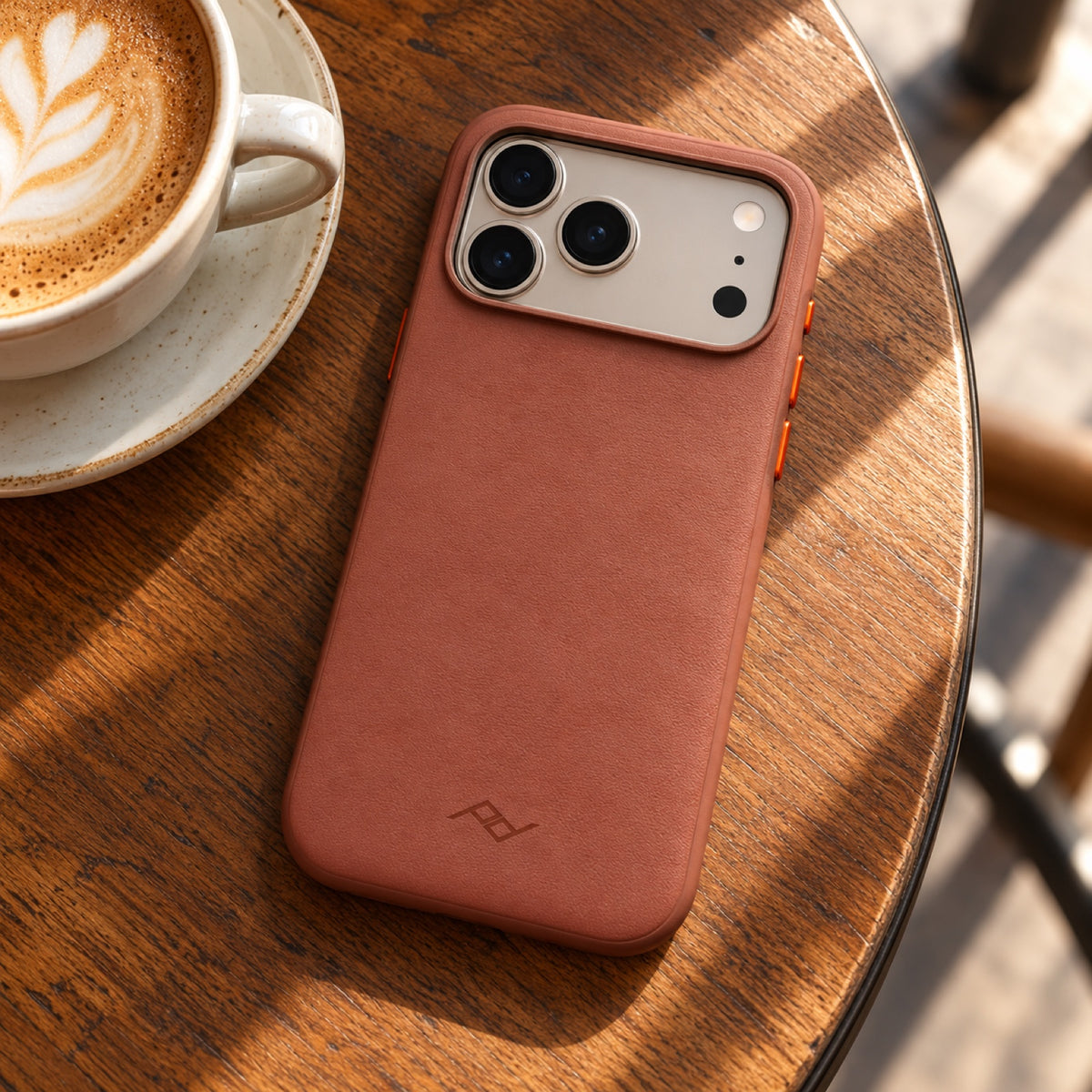 Peak Design Everyday Case Non-Slimlink iPhone 18 Pro Max – Redwood Clarino – fotografie ilustrativă (AI)