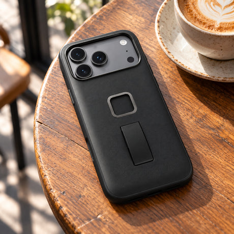 Peak Design Everyday Clarino Loop Case iPhone 17 Pro Max – Black – fotografie ilustrativă (AI)