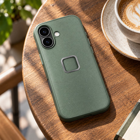 Peak Design Everyday Fabric Case – iPhone 17 Standard – Sage – fotografie ilustrativă (AI)