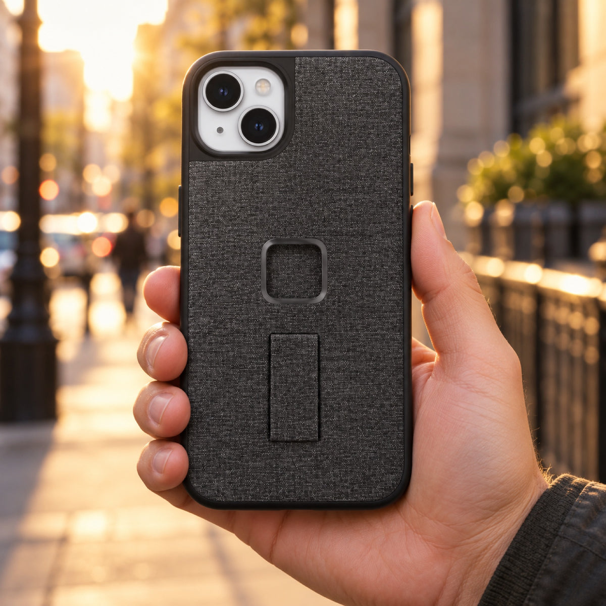 Peak Design Everyday Loop Case iPhone 14 Plus – Charcoal – fotografie ilustrativă (AI)