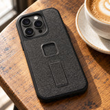 Peak Design Everyday Loop Case iPhone 14 Pro – Charcoal – fotografie ilustrativă (AI)