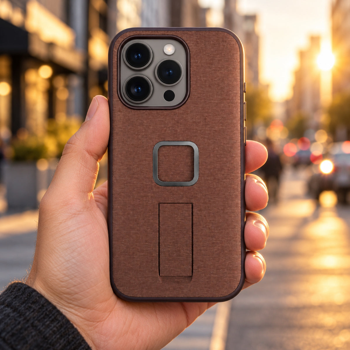 Peak Design Everyday Loop Case iPhone 15 Pro v2 – Redwood – fotografie ilustrativă (AI)