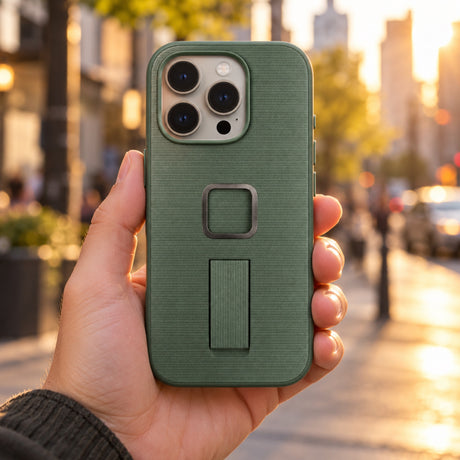 Peak Design Everyday Loop Case iPhone 16 Pro – Sage – fotografie ilustrativă (AI)