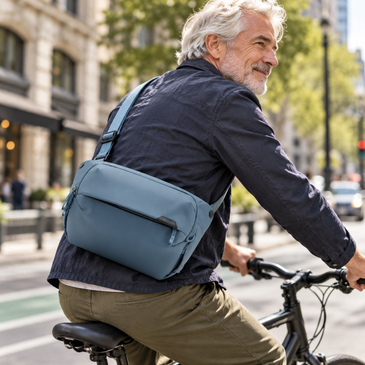 Peak Design Everyday Sling 10L – Ocean – illustrative photo (AI)