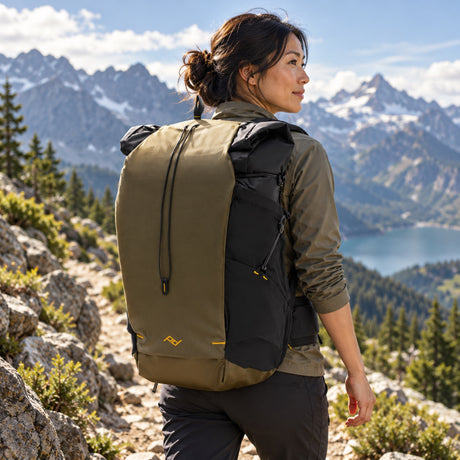 Peak Design Outdoor Backpack 45L – Kelp – fotografie ilustrativă (AI)