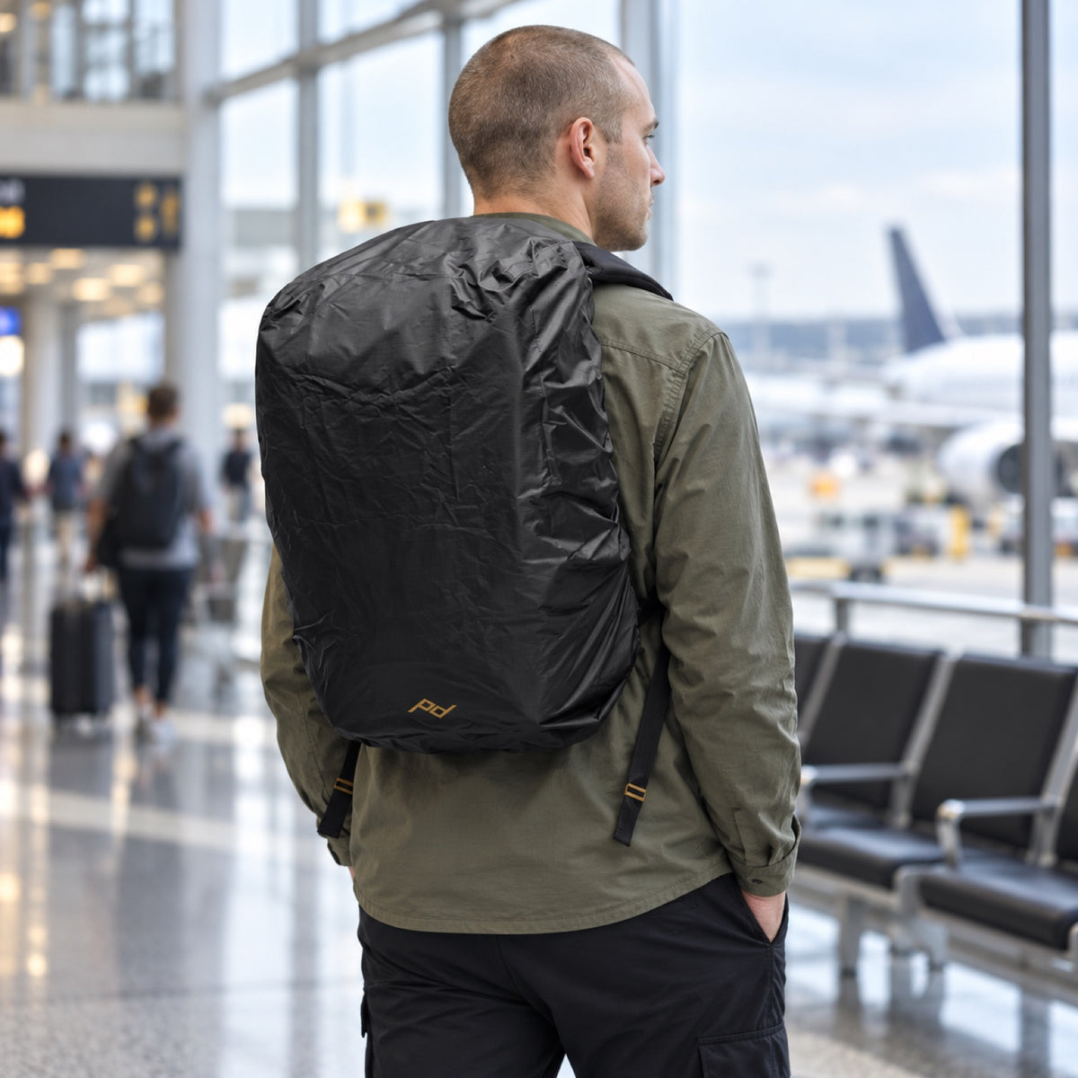 Peak Design Rain Fly 20L–30L – Black – illustrative photo (AI)
