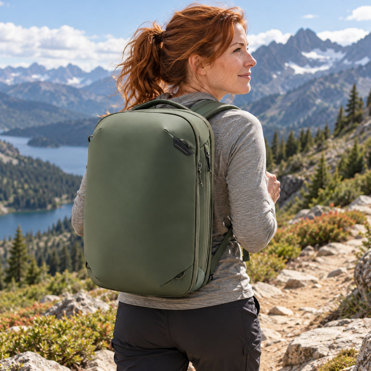 Peak Design Travel Backpack 20L – Sage – fotografie ilustrativă (AI)