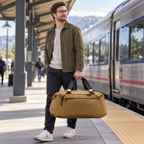 Peak Design Travel Duffel 50L – Coyote – illustrative photo (AI)