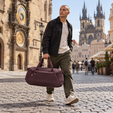 Peak Design Travel Duffel 65L – Eclipse – fotografie ilustrativă (AI)