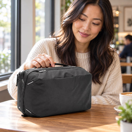 Peak Design Wash Pouch v2 – Black – illustrative photo (AI)