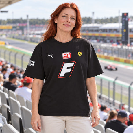 Tricou bărbătesc oversized Ferrari Garage F1 – negru – fotografie ilustrativă (AI)