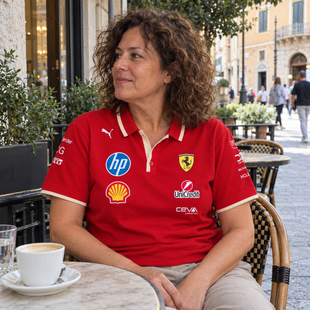 Scuderia Ferrari F1 2025 Team Polo – China Special Edition – ilustrační foto 2 (AI)