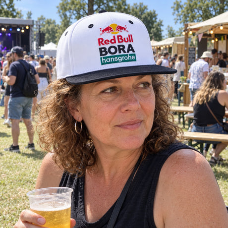 Șapcă pentru fani Red Bull Bora Hansgrohe cu cozoroc drept – fotografie ilustrativă 2 (AI)