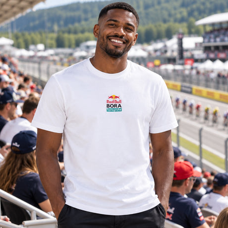 Tricou pentru fani Red Bull Bora Hansgrohe cu logo – alb – fotografie ilustrativă (AI)