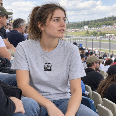 Tricou pentru fani Red Bull Bora Hansgrohe cu logo – gri – fotografie ilustrativă 2 (AI)
