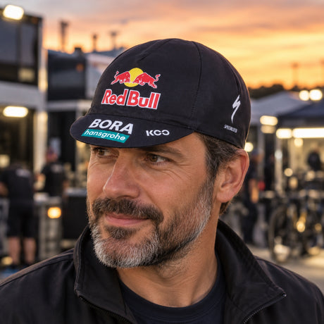 Șapcă de ciclism Red Bull Bora Hansgrohe – ediție de echipă SPECIALIZED – fotografie ilustrativă (AI)