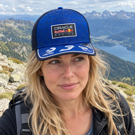 Max Verstappen #3 Oracle Red Bull Racing Cap – Team Edition – ilustrační foto 2 (AI)