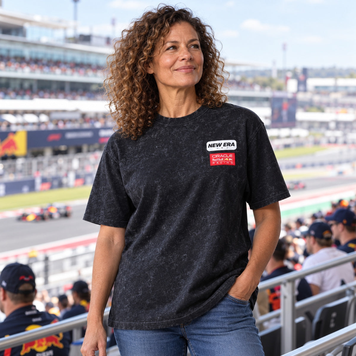 Oracle Red Bull Racing NE LINEAR Casual T-Shirt – Black, Oversized – illustrative photo (AI)