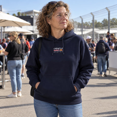 Oracle Red Bull Racing RACING Edition Hoodie with Logo – Navy Blue – ilustrační foto 2 (AI)