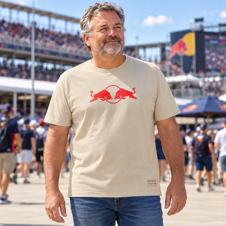 Tricou Oracle Red Bull Racing ediția SPARK cu logo – nisipiu – fotografie ilustrativă (AI)
