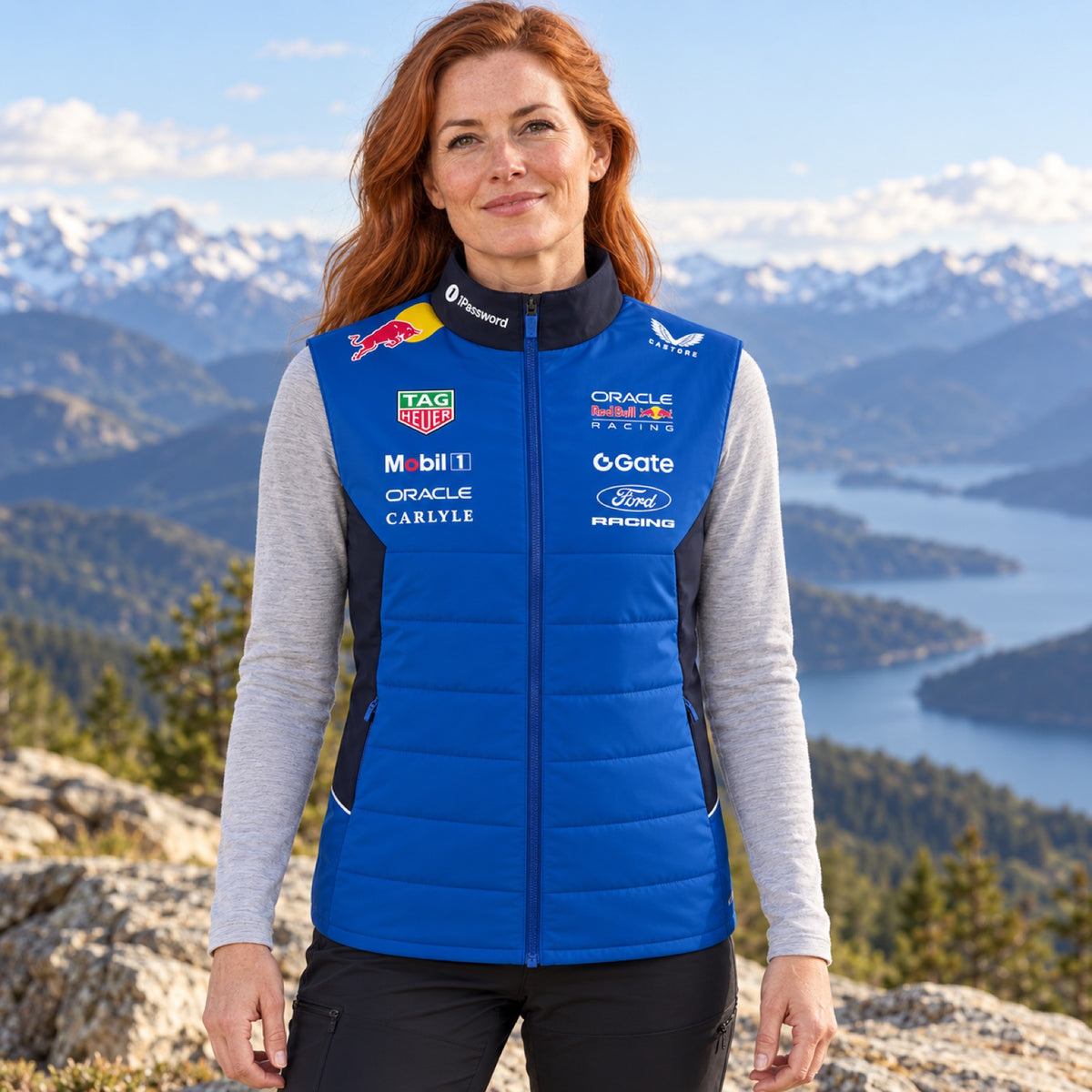 Vestă de echipă Oracle Red Bull Racing cu logo-urile sponsorilor – fotografie ilustrativă (AI)