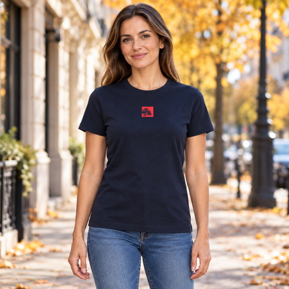 Tricou de damă Red Bull Ring CORE cu motiv RRI – fotografie ilustrativă (AI)