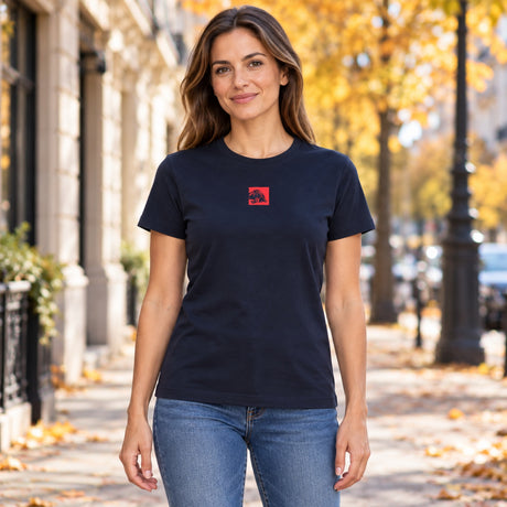 Tricou de damă Red Bull Ring CORE cu motiv RRI – fotografie ilustrativă (AI)