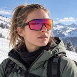 Red Bull Spect DAFT Sunglasses – Black, Blue-Red Lens – ilustrační foto (AI)