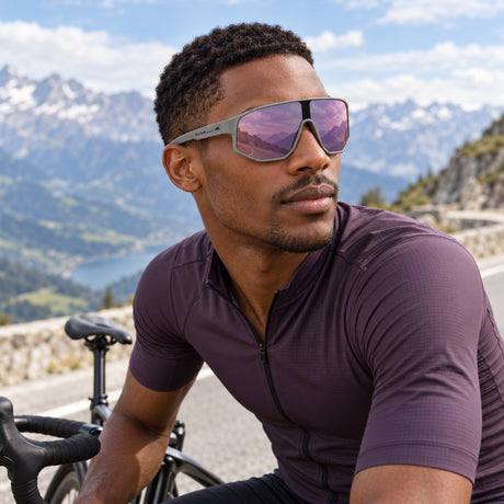 Ochelari de soare Red Bull Spect DASH – gri cu lentile mov – fotografie ilustrativă (AI)