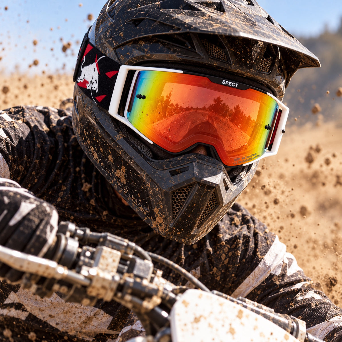Ochelari de motocros Red Bull Spect TORP – negru/alb cu lentile roșii – fotografie ilustrativă (AI)