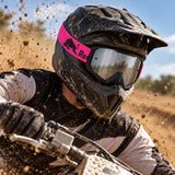 Ochelari de motocros Red Bull Spect WHIP – negri cu lentile argintii – fotografie ilustrativă (AI)