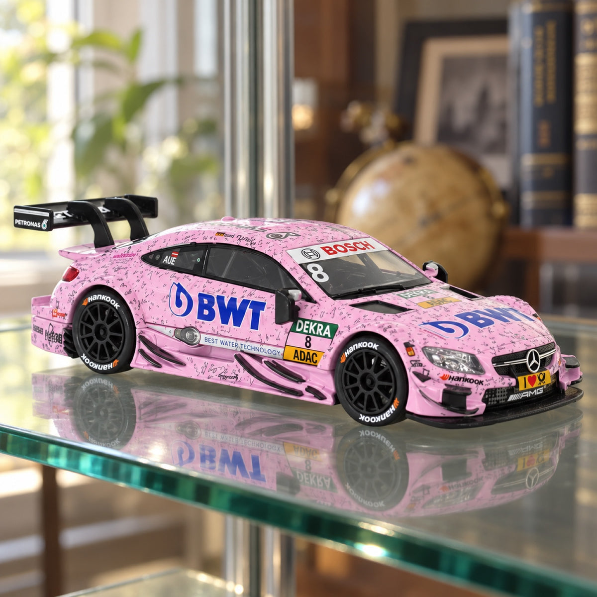 Machetă Mercedes-Benz DTM C63 AMG L. Auer 1/43 – fotografie ilustrativă (AI)
