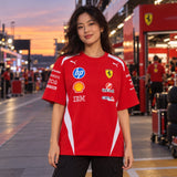 Tricou Scuderia Ferrari F1 x Puma cu logo-urile sponsorilor – ediția DRIVERS – fotografie ilustrativă (AI)