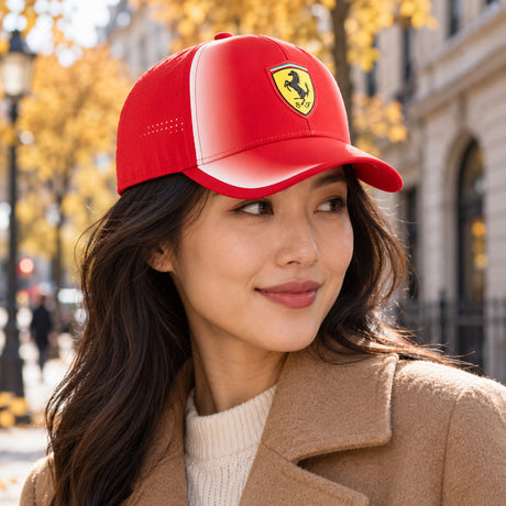 Șapcă de echipă Scuderia Ferrari F1 x Puma – ediție de echipă – fotografie ilustrativă (AI)