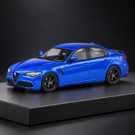 Machetă Solido Alfa Romeo Giulia Quadrifoglio 1:43 – albastră – fotografie ilustrativă (AI)