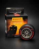 Magnet F1 Tech Pirelli TYRE 18 roșu