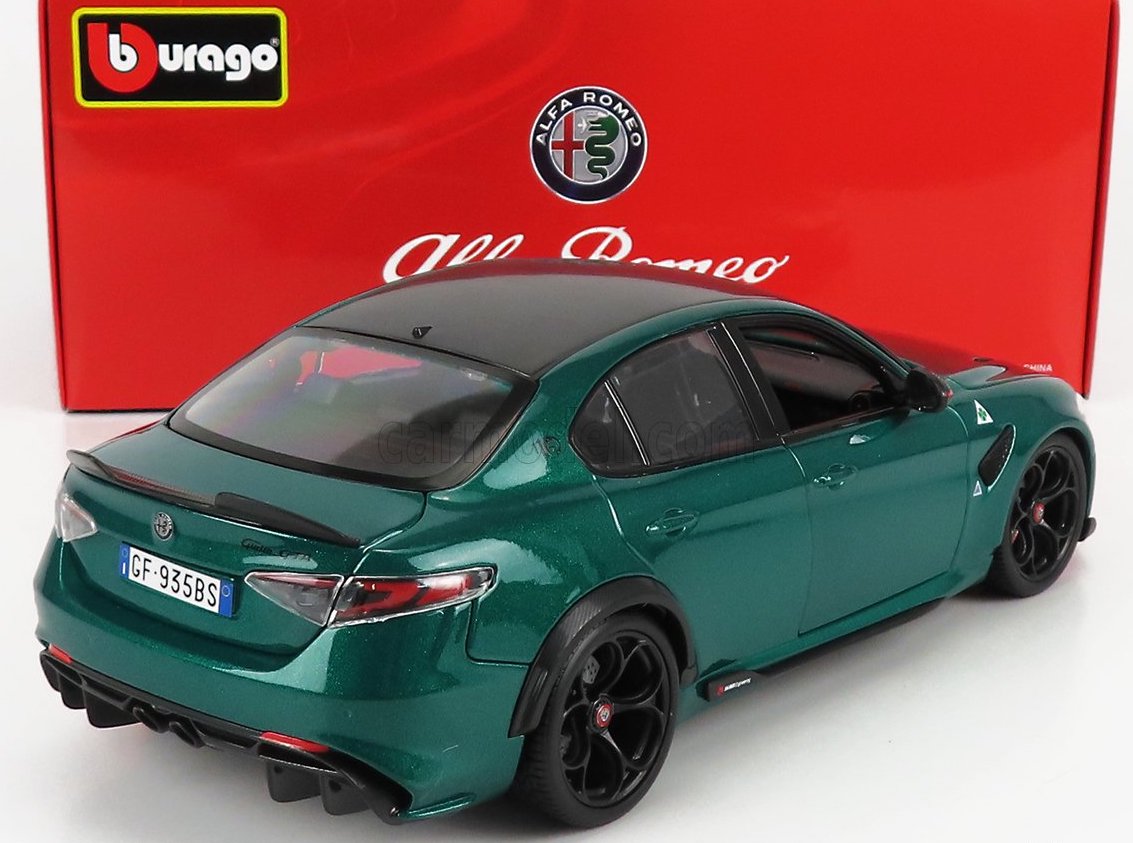 Machetă Bburago Alfa Romeo Giulia GTA verde