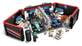 Set LEGO Alpine/Mercedes – garaj Formula 1 – ediția City