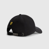 Șapcă Scuderia Ferrari F1 cu imprimeu mașină – neagră
