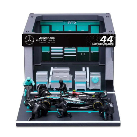 Machetă Bburago Mercedes F1 1:43 Lewis Hamilton cu machetă de box