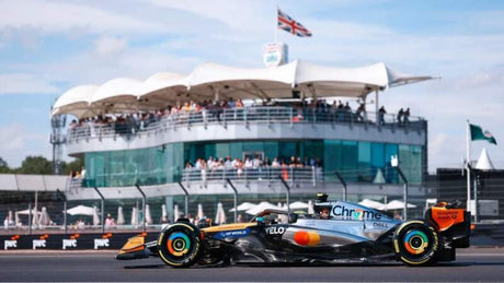Machetă McLaren F1 MCL39 BBurago #4 Lando Norris Silverstone 2025 1:43 Signature