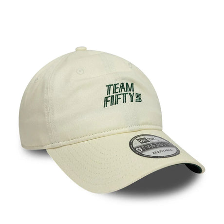 Șapcă Carlos Sainz TEAMFIFTY5 New Era 9TWENTY – alb murdar