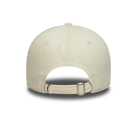 Șapcă Carlos Sainz TEAMFIFTY5 New Era 9TWENTY – alb murdar